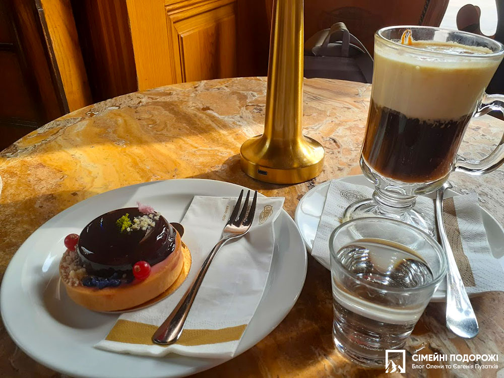 де поїсти в Будапешті - культове кафе Жербо