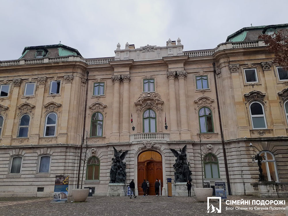 де поїсти в Будапешті - кав'ярня в Музеї історії Будапешта