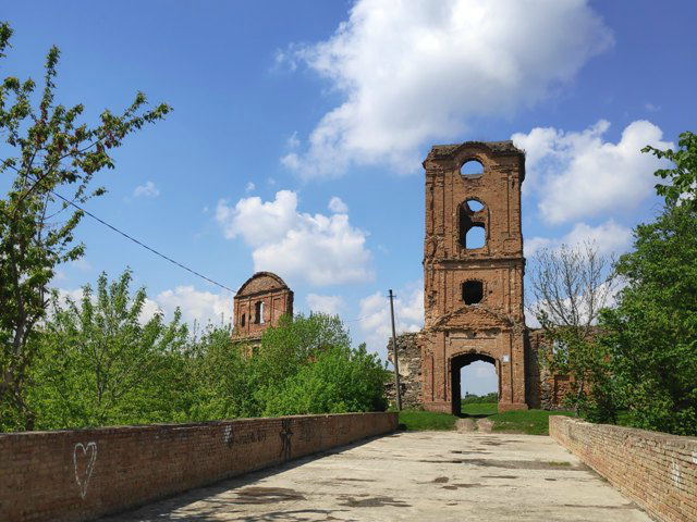 Рівненщина: Губківський і Корецький замки.