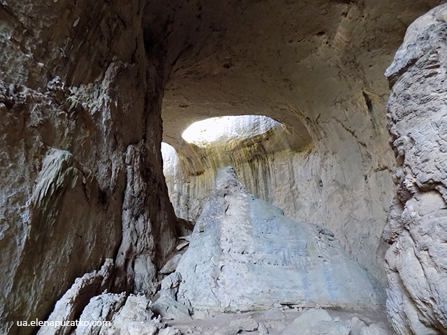 пещера проходна божиите очи болгария фото