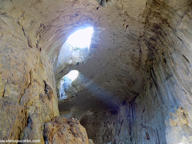 пещера проходна божии очи болгария фото
