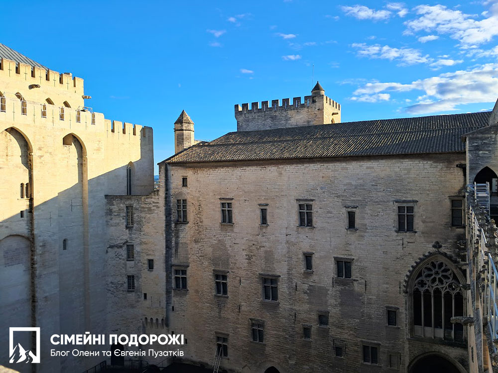 Папский дворец в Авиньоне.