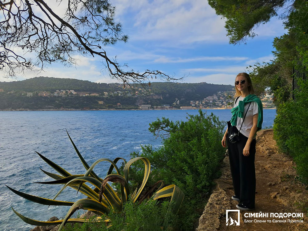 Сен-Жан-Кап-Ферра. Прибрежна стежка над морем.