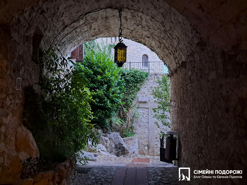 что посмотреть в селе Эз в дождливую погоду