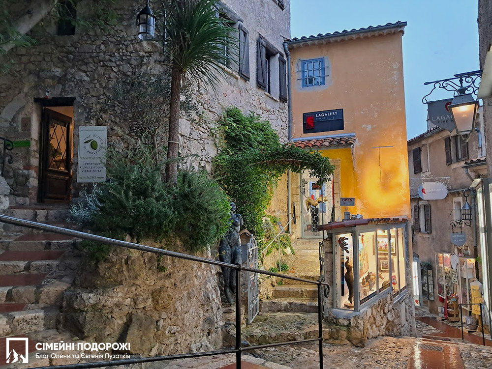 Галереи и магазины села Эз. Сувениры с Лазурного побережья