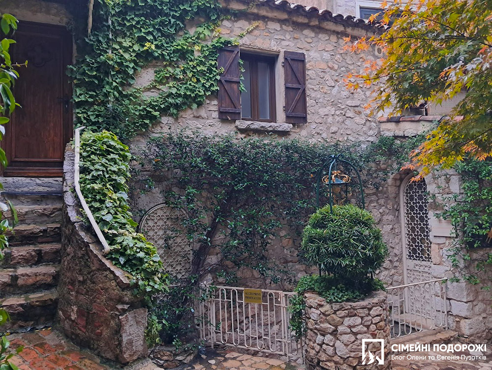 Загадочное село Эз (Èze) в дождь и туман
