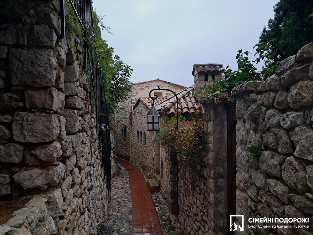 Что посмотреть в Эз в дождливую погоду