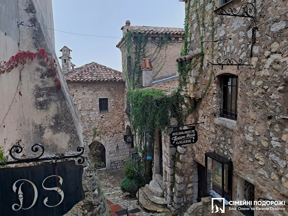 Пасмурный и загадочны Ез Eze на Лазурном побережье Франции