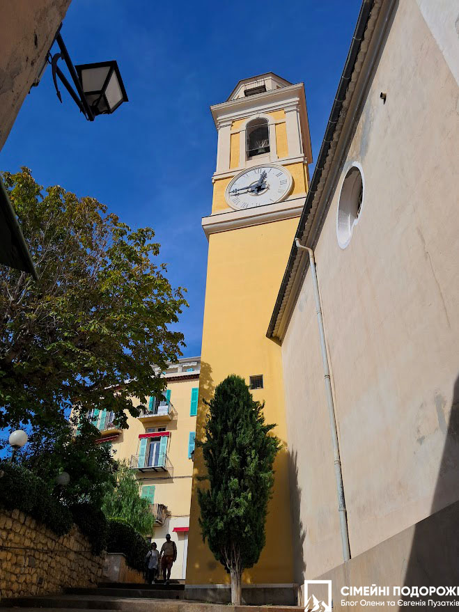 Дзвіниця з годинником церкви Сан-Мішель у Вільфранш-сюр-Мер