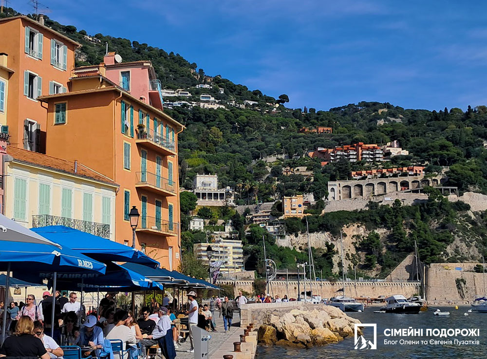 Ресторани на набережній Вільфранш-сюр-Мер на Лазурному узбережжі