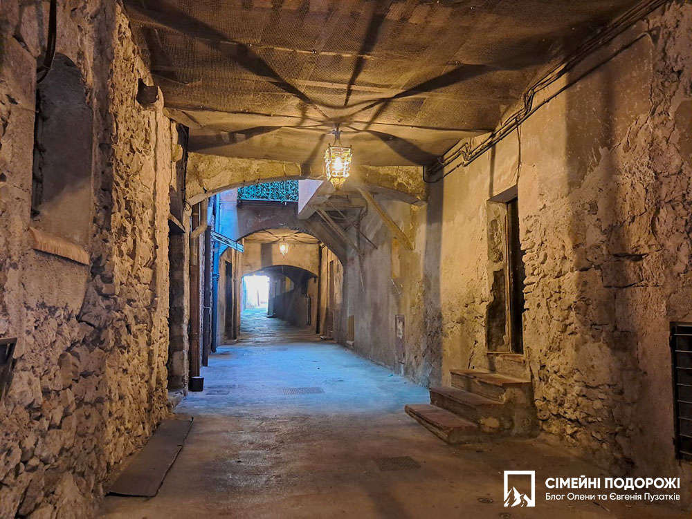 Вулиця Rue Obscure у Вільфранш-сюр-Мер