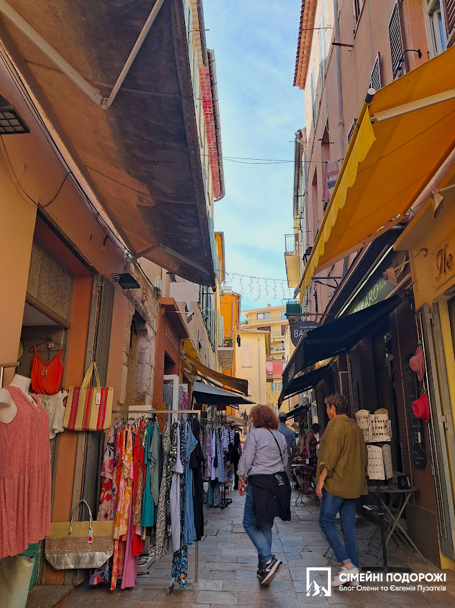 Вулиця Rue du Poilu у Вільфранш-сюр-Мер