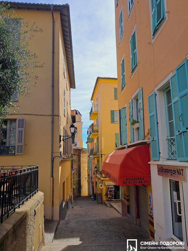 Атмосферне Старе місто Вільфранш-сюр-Мер на Лазуровому узбережжі