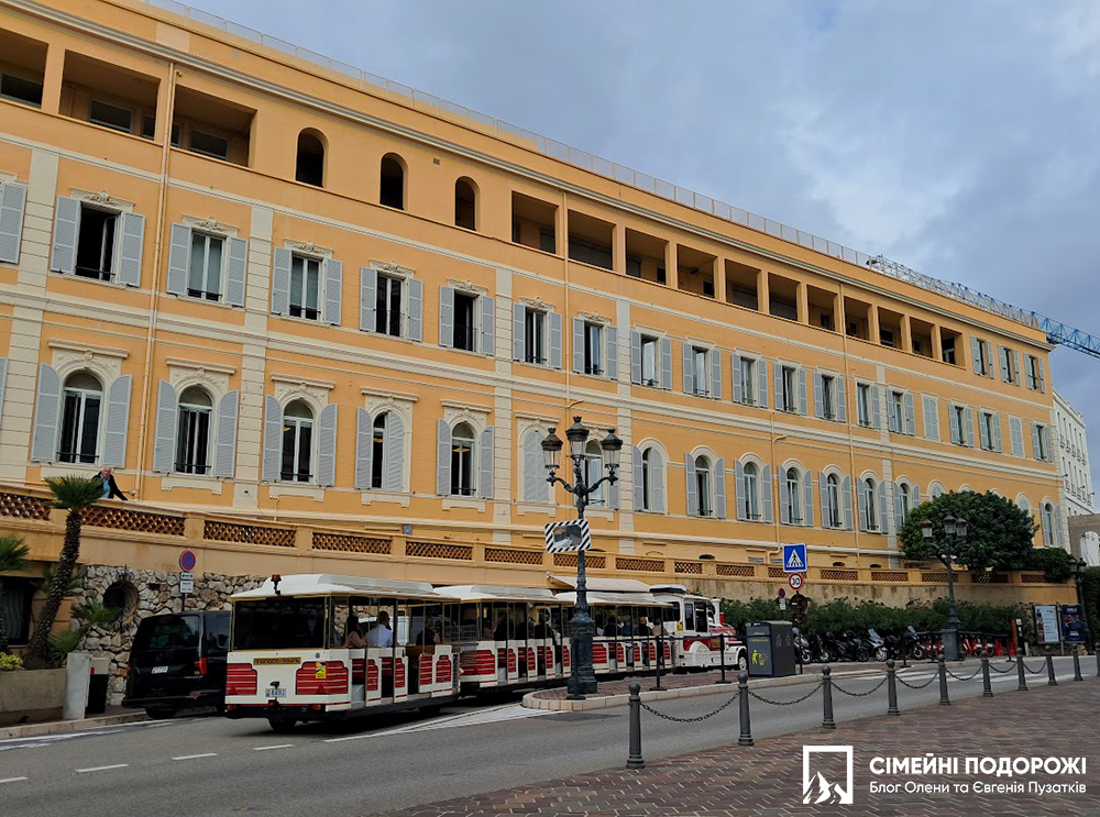 Туристичний поїзд в Монако