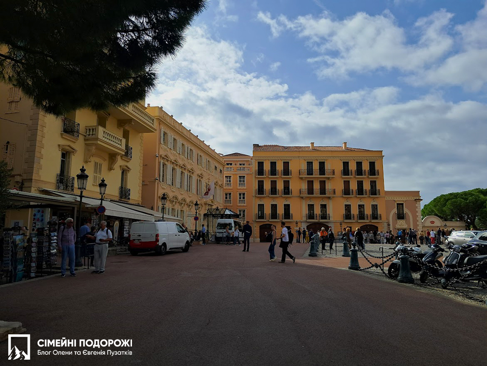 Що подивитись в Монако за 1 день - площа Place du Palais Princier -