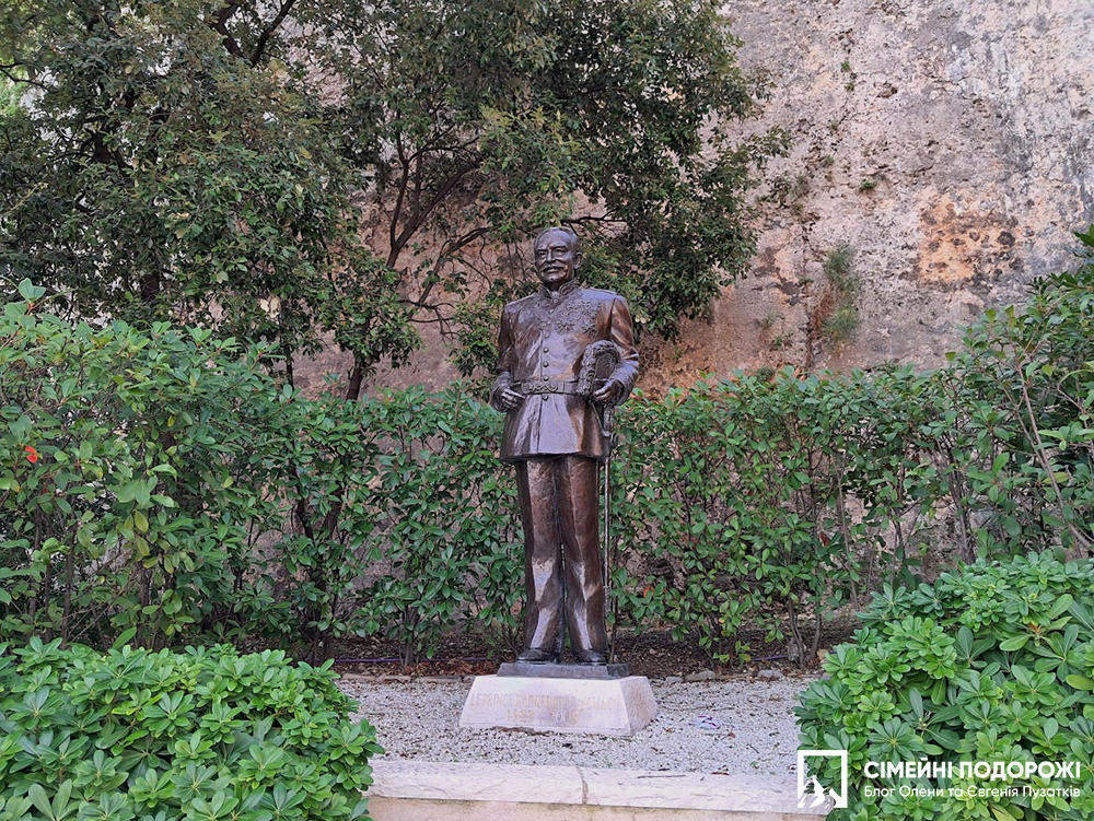 Монако за 1 день. Скульптура князя Ренье ІІІ