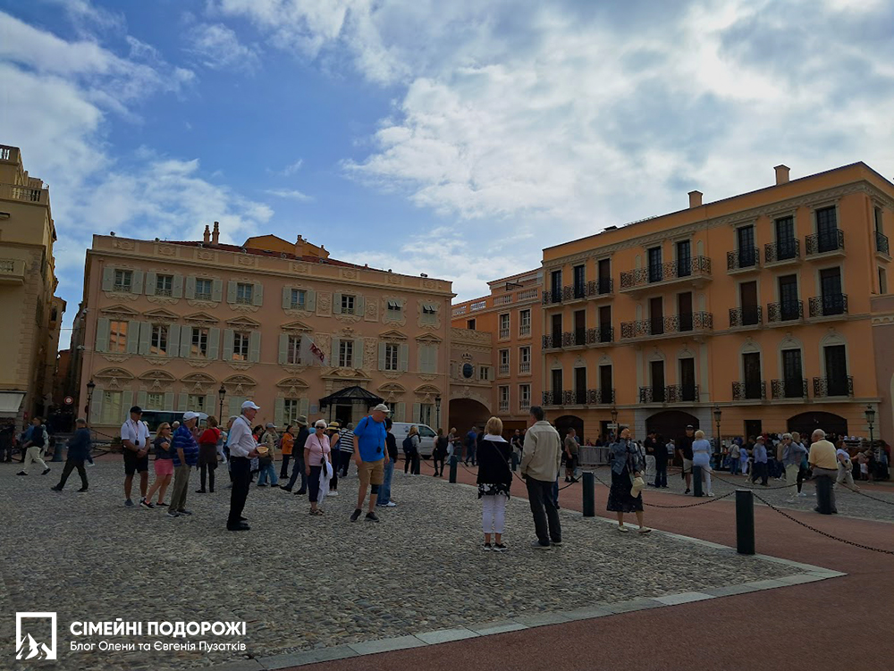 Площа Place du Palais Princier в Монако-Вілль