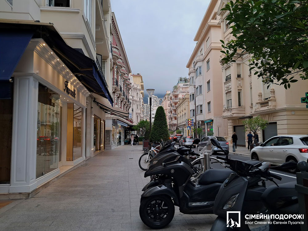 Монако за 1 день. Вулиця le Boulevard des Moulins в Монте-Карло