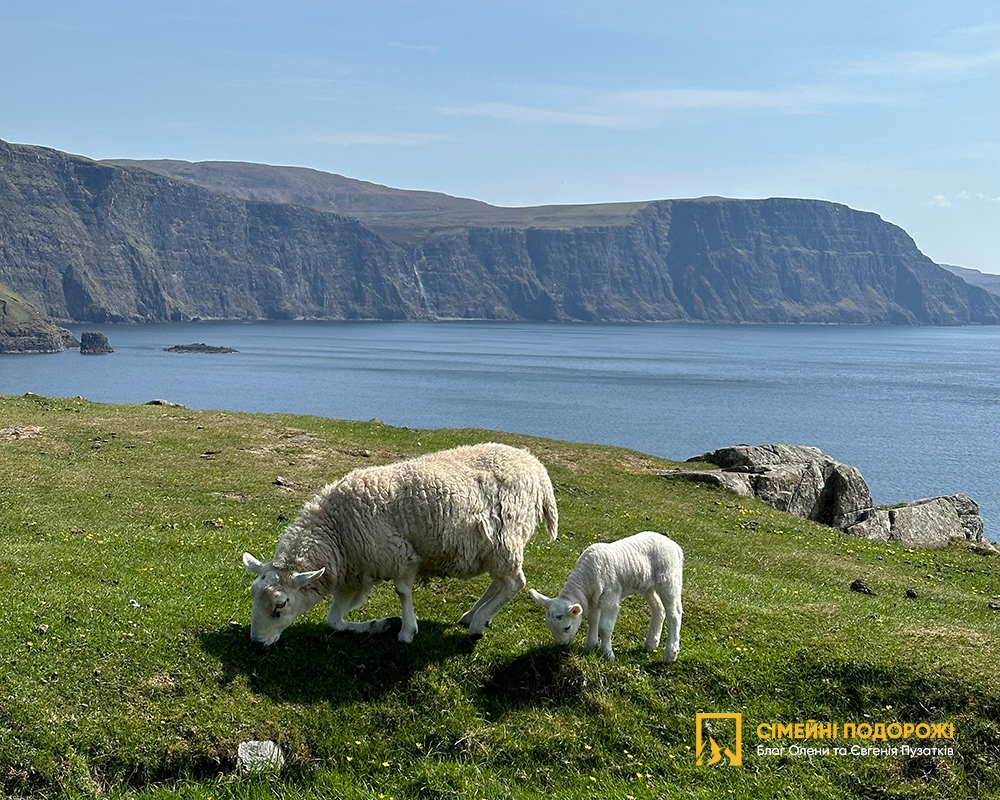 Маяк Нейст-Пойнт - Neist Point на острові Скай. Подорож Шотландією на авто.