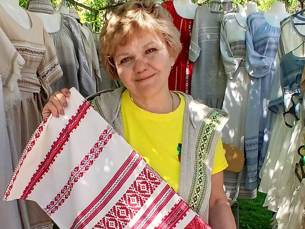 Тканий одяг майстрині Валентини Мащенко - кращий подарунок з Богуслава.